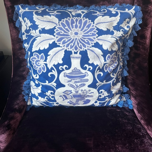 Ralph Lauren Throw Pillow 22”Sq Cover w/insert - Picture 2 of 2